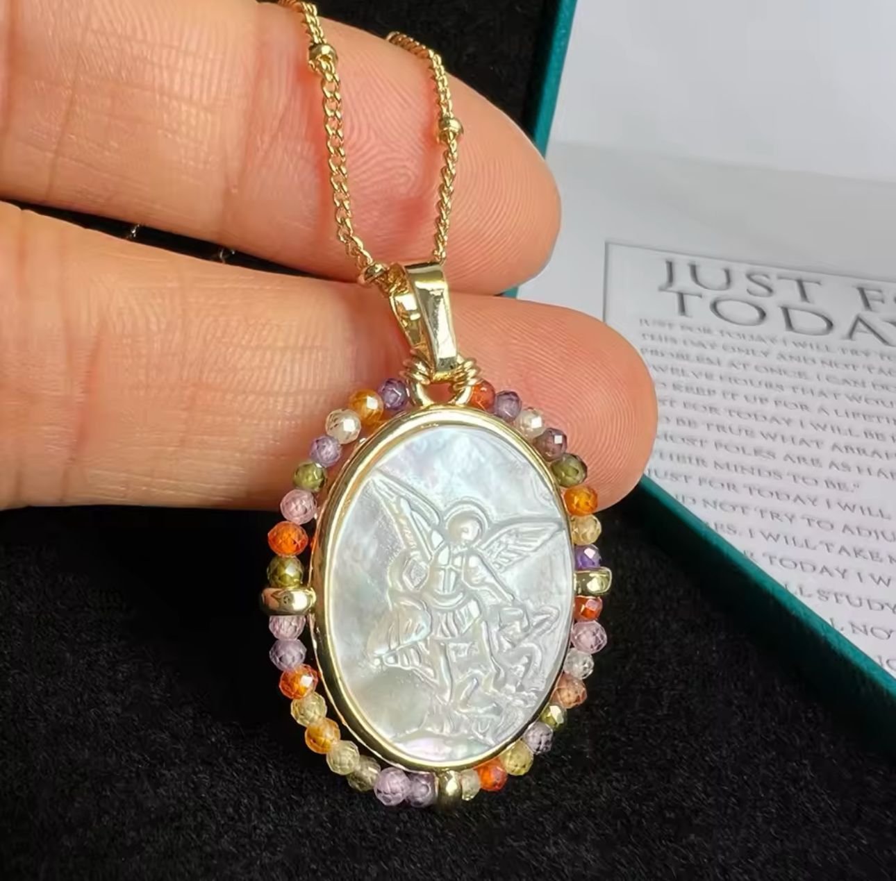 Colar Imagens Sagradas de Madrepérola